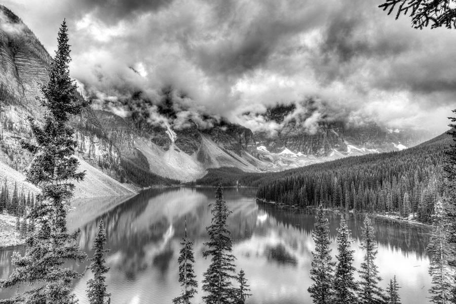 Crowd 6th: ‘Brewing Winterstorm’ by Ronniechua - Location: Banff National Park, Canada 